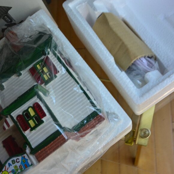 Dept 56 Department 56 Peppermint Porch Day Care Original Snow Village LIGHTED - Picture 13 of 15